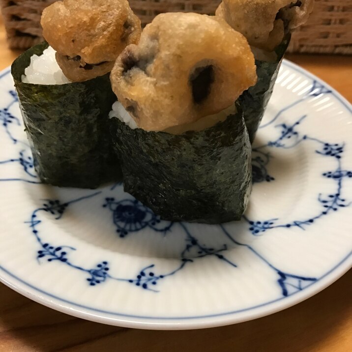 松きのこの天ぷらのっけ！おむすびランチ